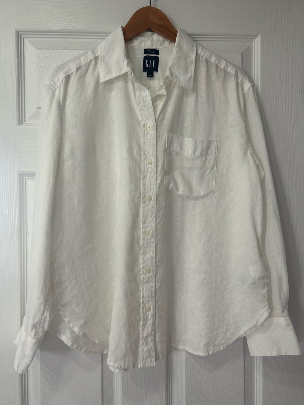 GAP women’s White Linen Button-Up Shirt